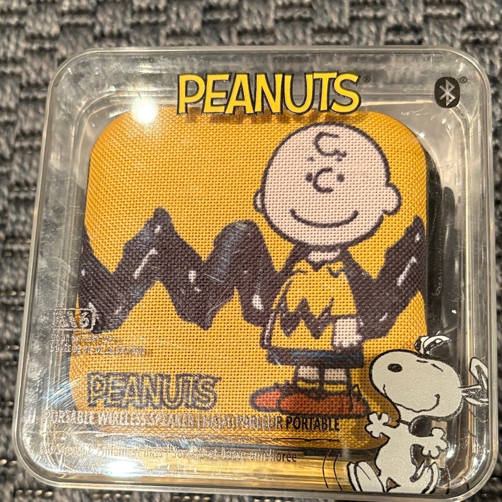 Peanuts Yellow and Black Wireless Speaker
